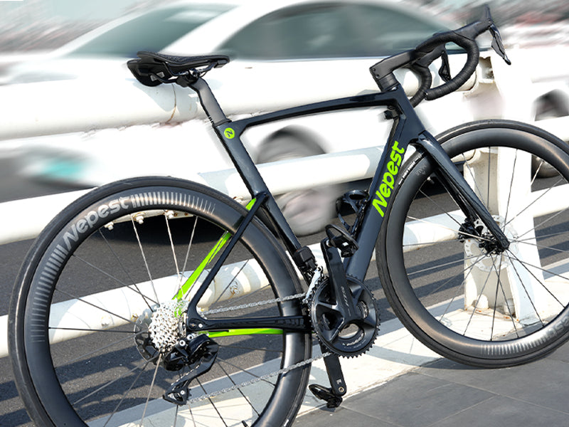 究極の軽量化！カーボンフレーム製造の舞台裏